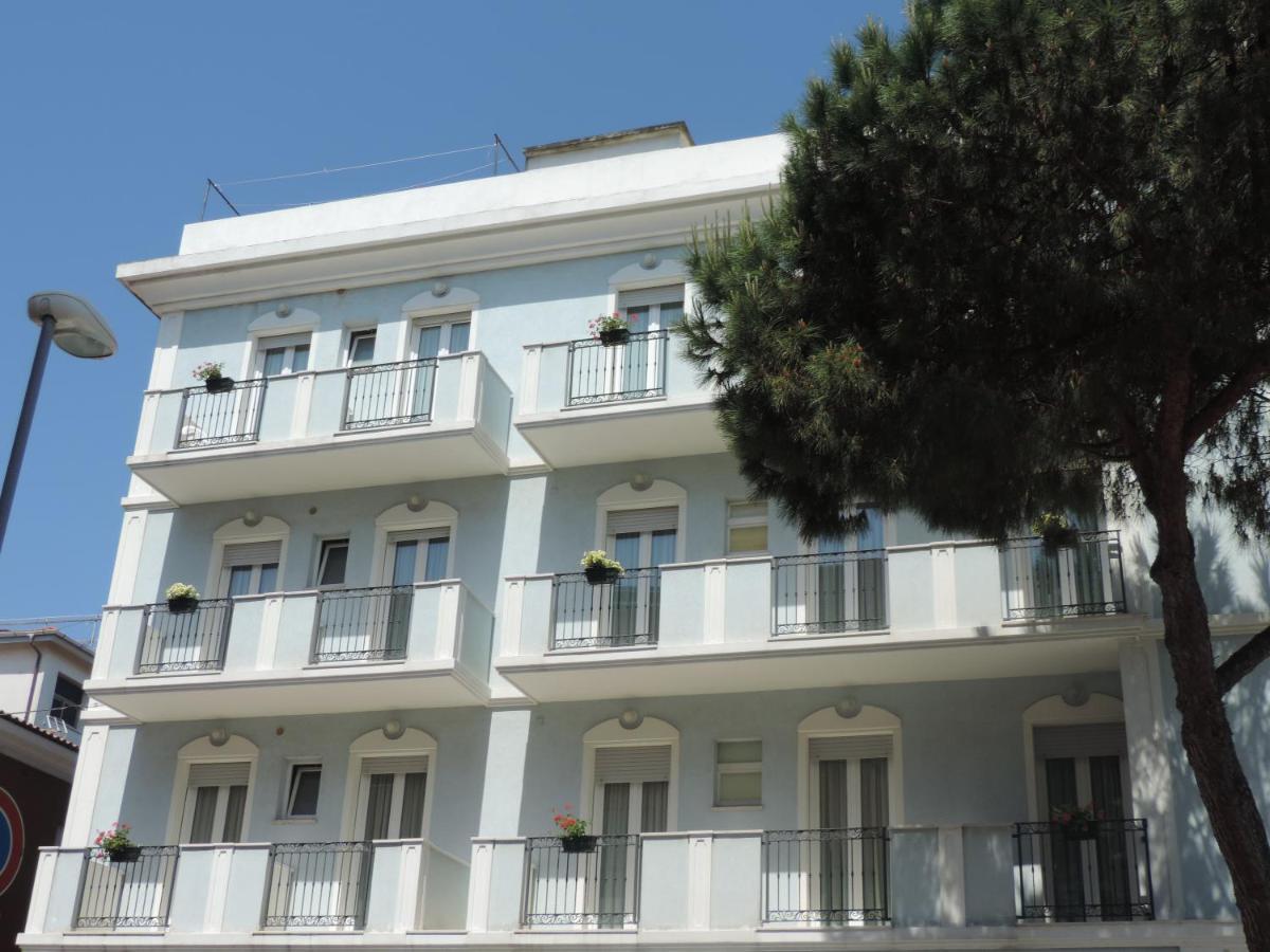 Hotel Liliana Rímini Exterior foto