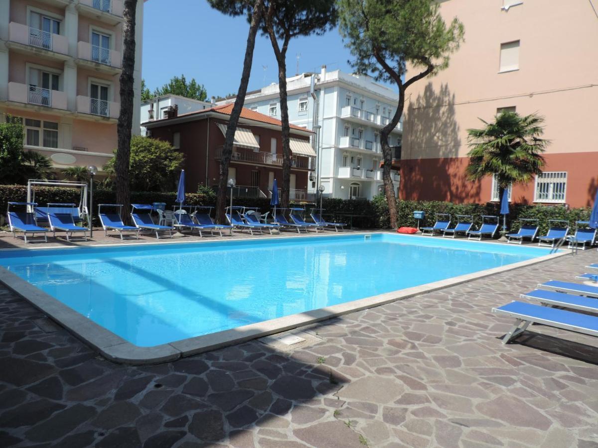 Hotel Liliana Rímini Exterior foto